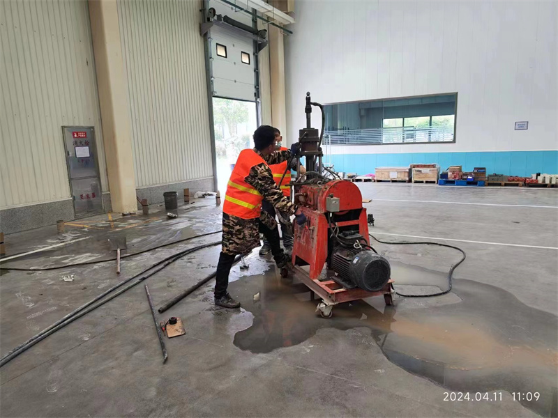 白玉厂房地面下沉塌陷注浆加固施工